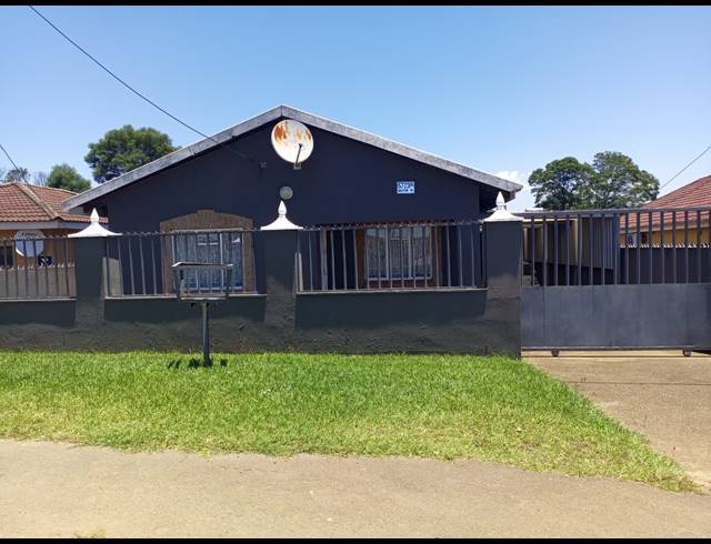 3 BEDROOM FREESTANDING FOR SALE IN WOODLANDS